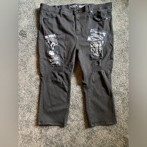 VGUC Torrid crop sky high premium skinny, distressing and patches, size 22